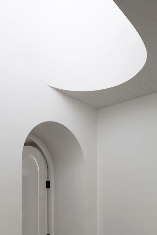 Crisp white curved doorway and ceiling